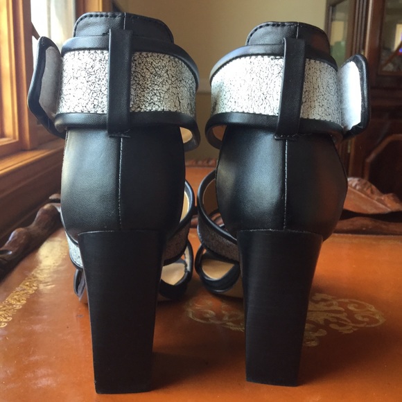 Report Signature Black/White LEATHER Strappy Sandals Heels 7M - Picture 11 of 15